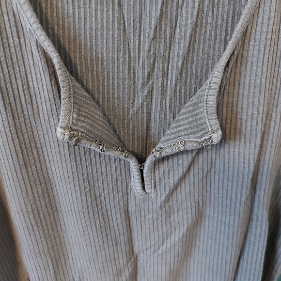 🌱 AEO Soft & Sexy Ribbed Henley Tank Top - Picture 2 of 3